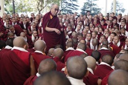 Đức Dalai Lama gặp gỡ chư Ni